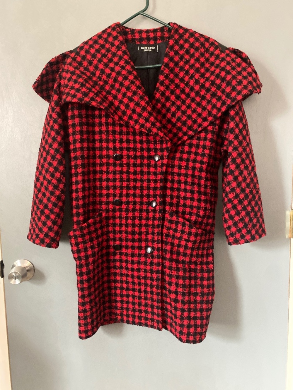 Three quarter sleeve jacket